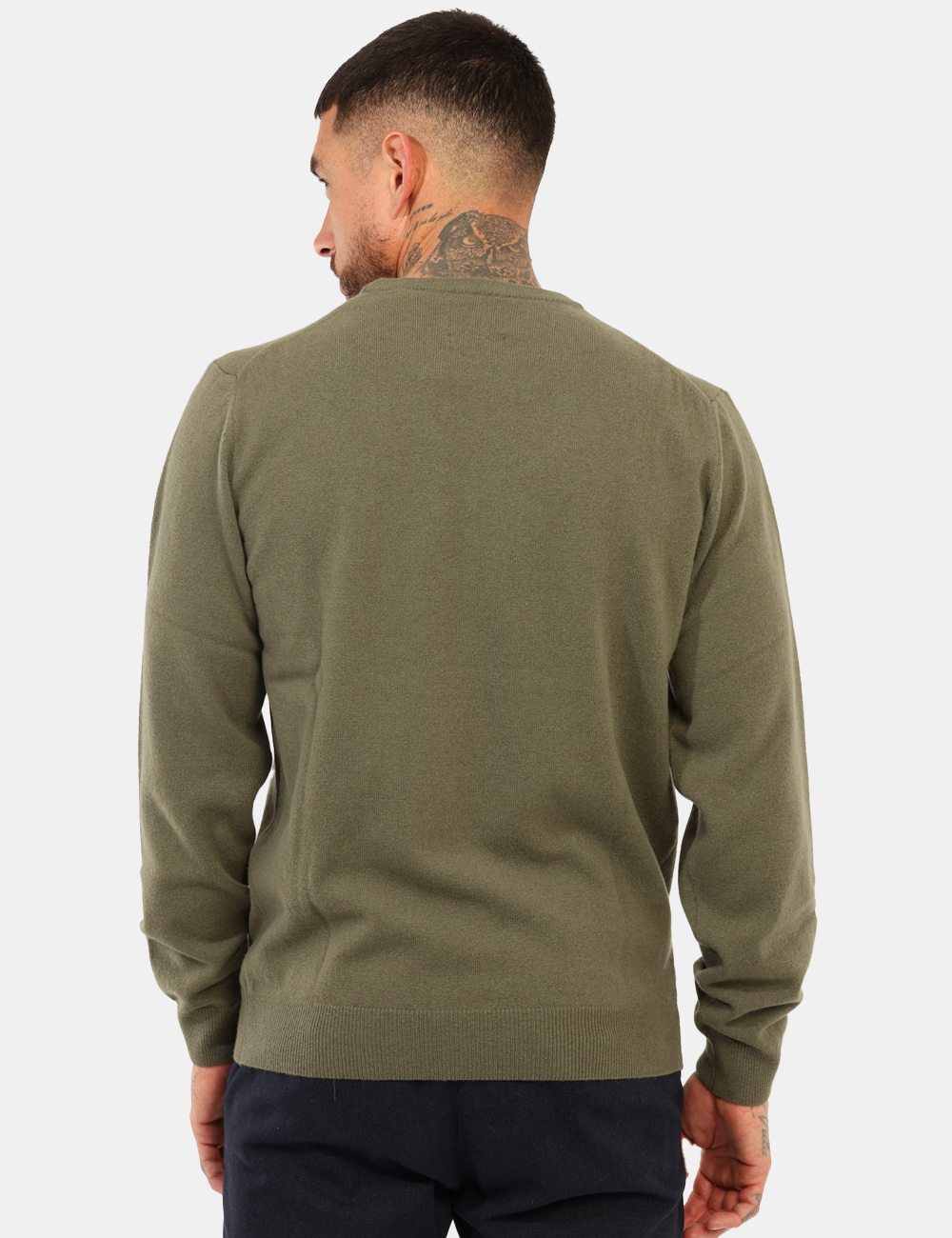 8271-SA_VERDE-SALVIA_AI25_2 Maglione Gant Verde - Maglione classico in lana, total verde salvia, con logo brand ad altezza cuore. La vestibilità è morbi