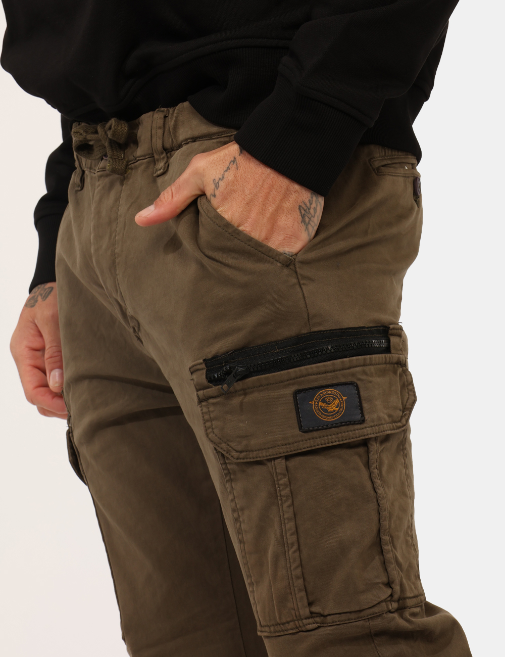 ARI5PT033628U-SA_ARMY_AI25_4 Pantaloni Aeronautica Italiana Verde - Pantalone cargo in total verde militare con tasche a taglio trasversale e tasche a to