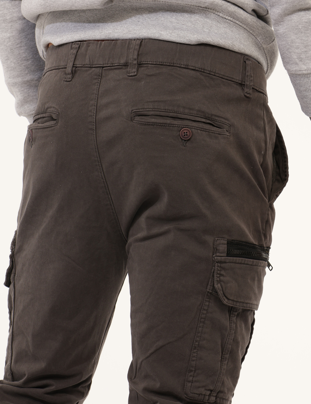 ARI5PT033628U-SA_PIOMBO_AI25_5 Pantaloni Aeronautica Italiana Grigio - Pantalone cargo in total grigio scuro con tasche a taglio trasversale e tasche a top