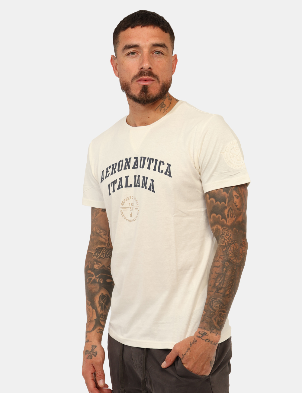 ARI5TS011344U-SA_OFF-WHITE_AI25_1 T-shirt Aeronautica Italiana Bianco - T-shirt classica su base bianca con stampa logo brand in tinta coordinata. La vestibil