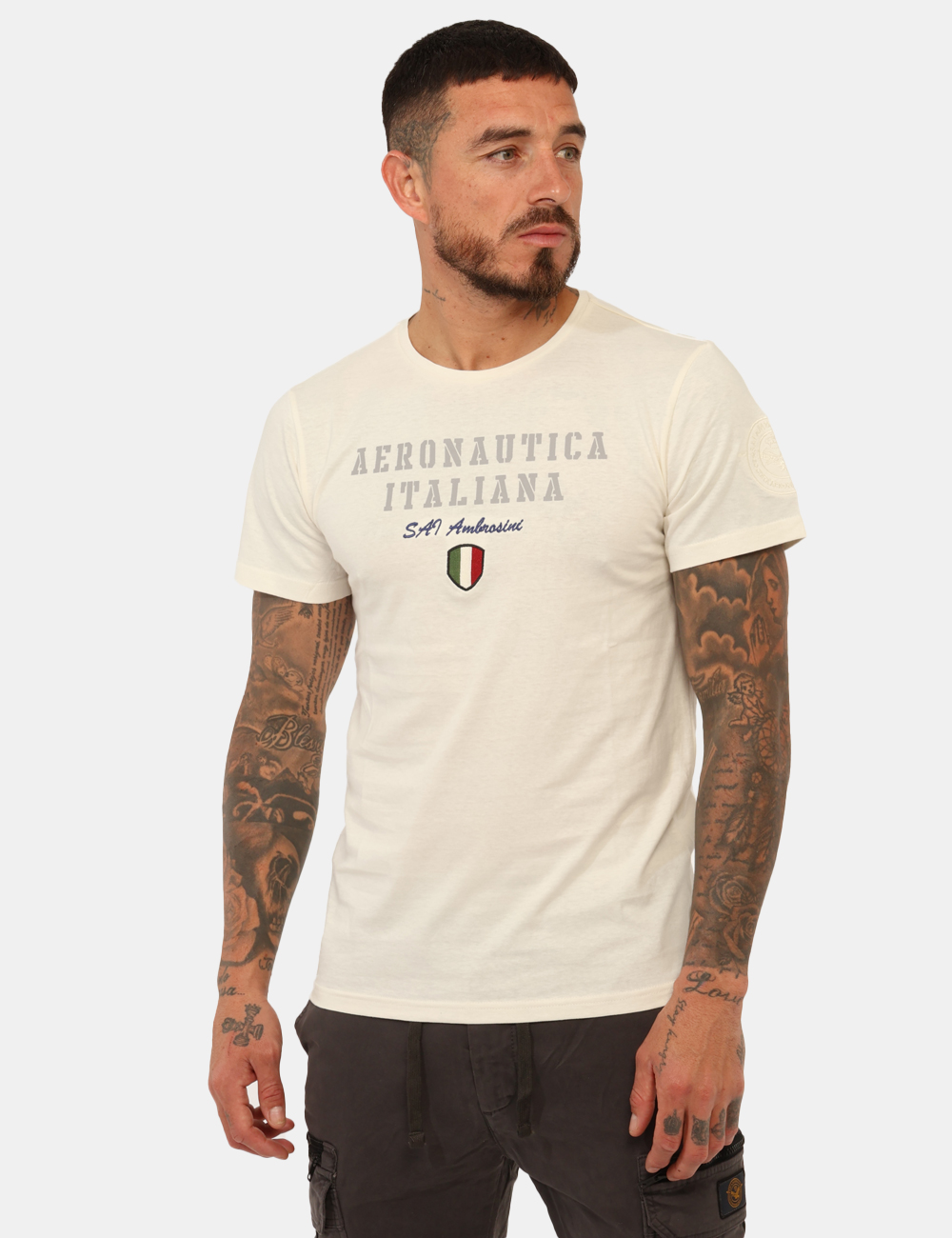 ARI5TS011347U-SA_OFF-WHITE_AI25_1 T-shirt Aeronautica Italiana Bianco - T-shirt classica su base bianca con stampa logo brand in tinta coordinata. La vestibil
