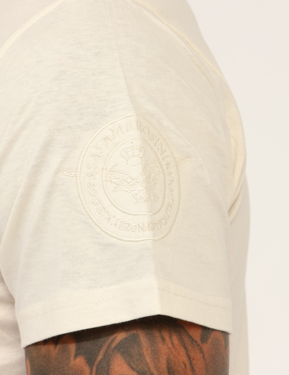 ARI5TS011347U-SA_OFF-WHITE_AI25_4 T-shirt Aeronautica Italiana Bianco - T-shirt classica su base bianca con stampa logo brand in tinta coordinata. La vestibil