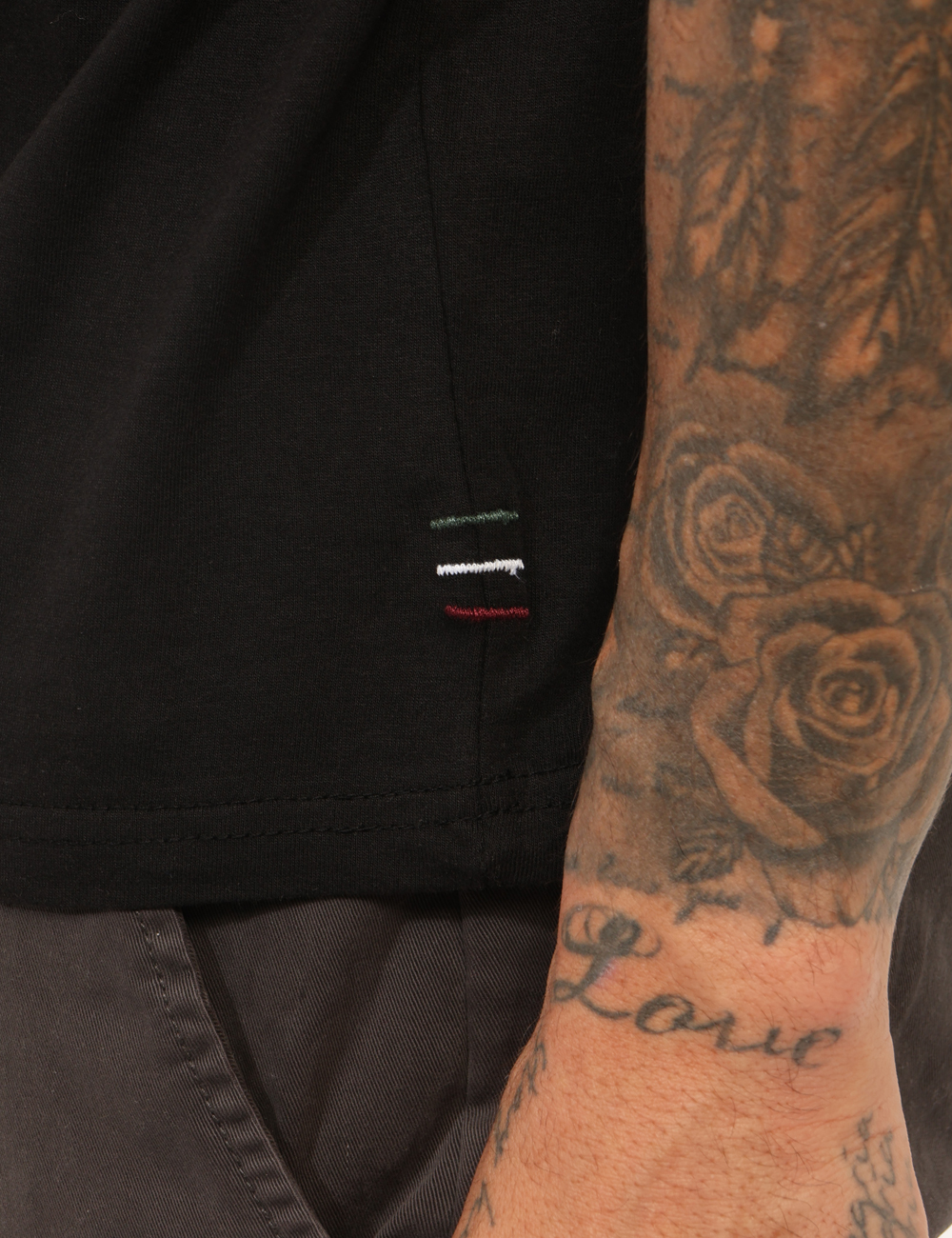 ARI5TS011348U-SA_BLACK_AI25_4 T-shirt Aeronautica Italiana Nero - T-shirt classica su base nera con stampa logo brand in tinta coordinata. La vestibilità