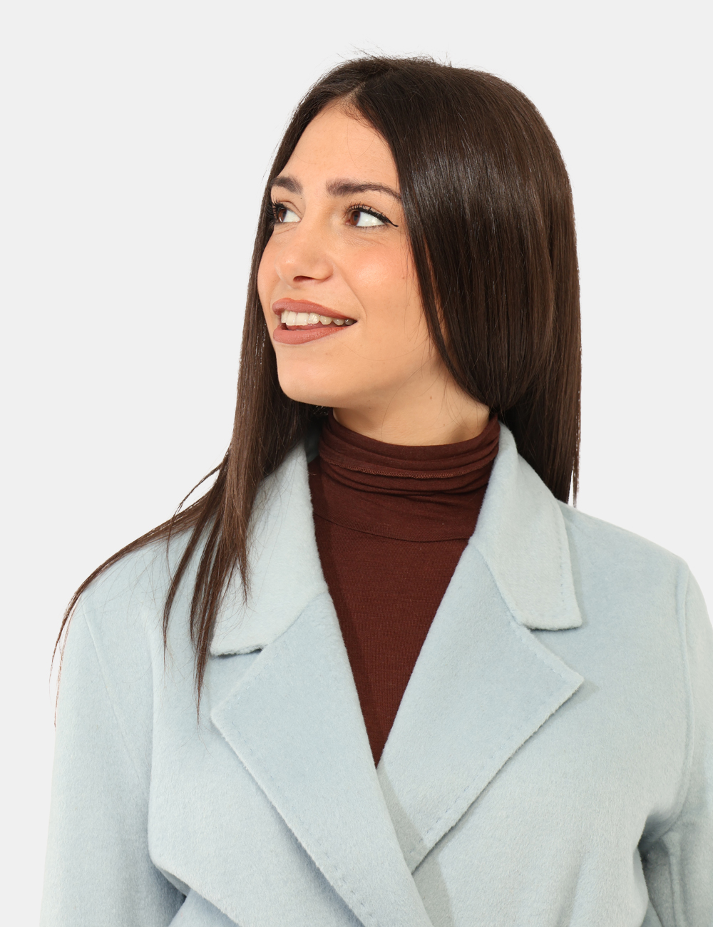 AZ-BUKEYE-OA_AZZURRO_AI25_4 Cappotto Rue De Clerie Azzurro - Cappotto lungo in total azzurro, con doppia tasca a toppa. La vestibilità è morbida e regol