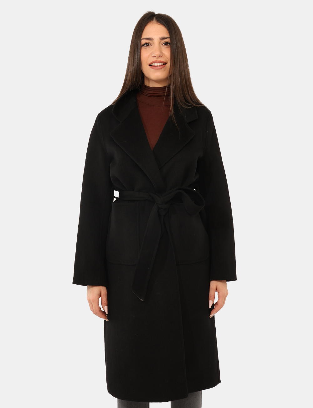 AZ-BUKEYE-OA_NERO-19_AI25_5 Cappotto Rue De Clerie Nero - Cappotto lungo in total nero, con doppia tasca a toppa. La vestibilità è morbida e regolabile