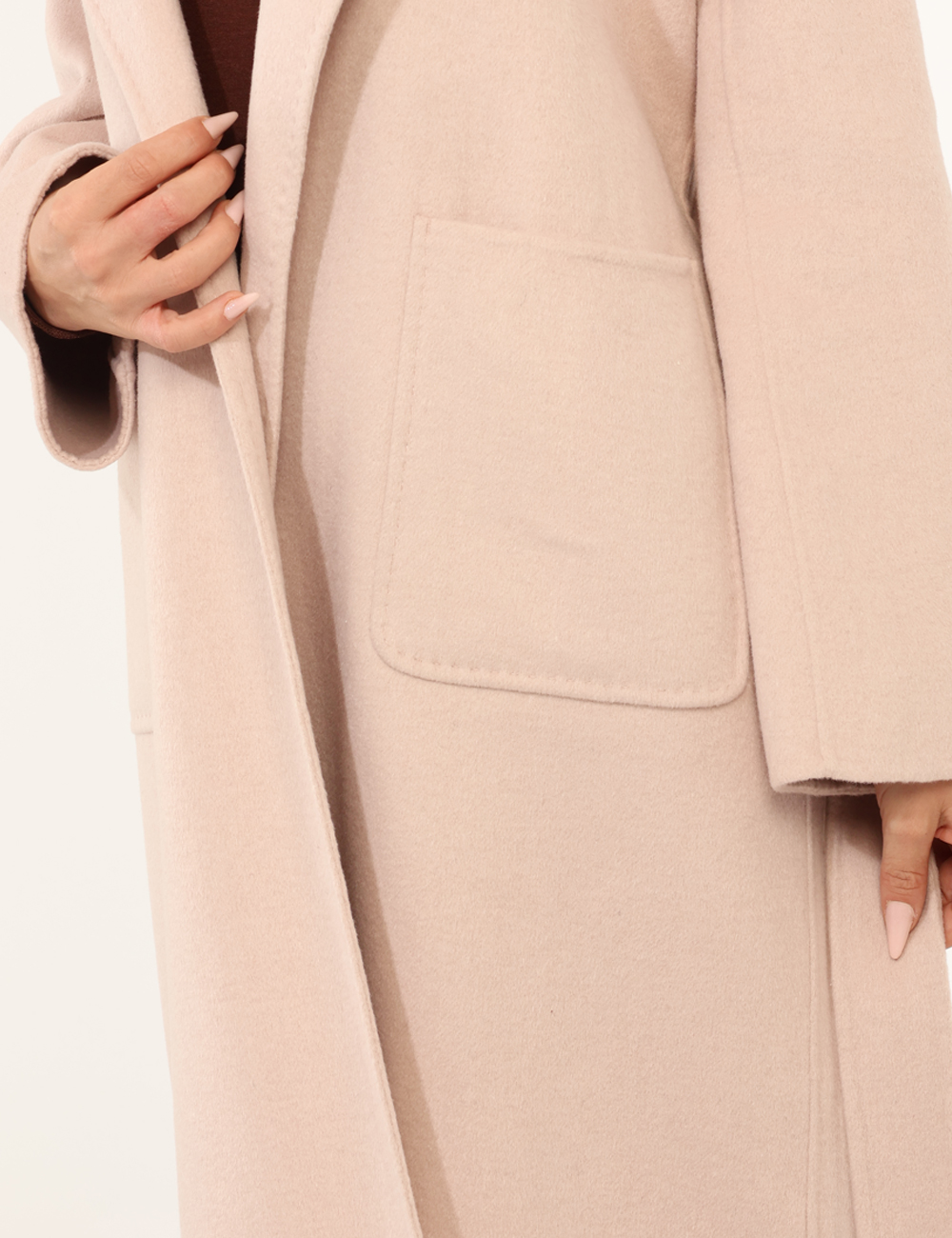 AZ-BUKEYE-OA_ROSA_AI25_3 Cappotto Rue De Clerie Rosa - Cappotto lungo in total rosa chiaro, con doppia tasca a toppa. La vestibilità è morbida e rego