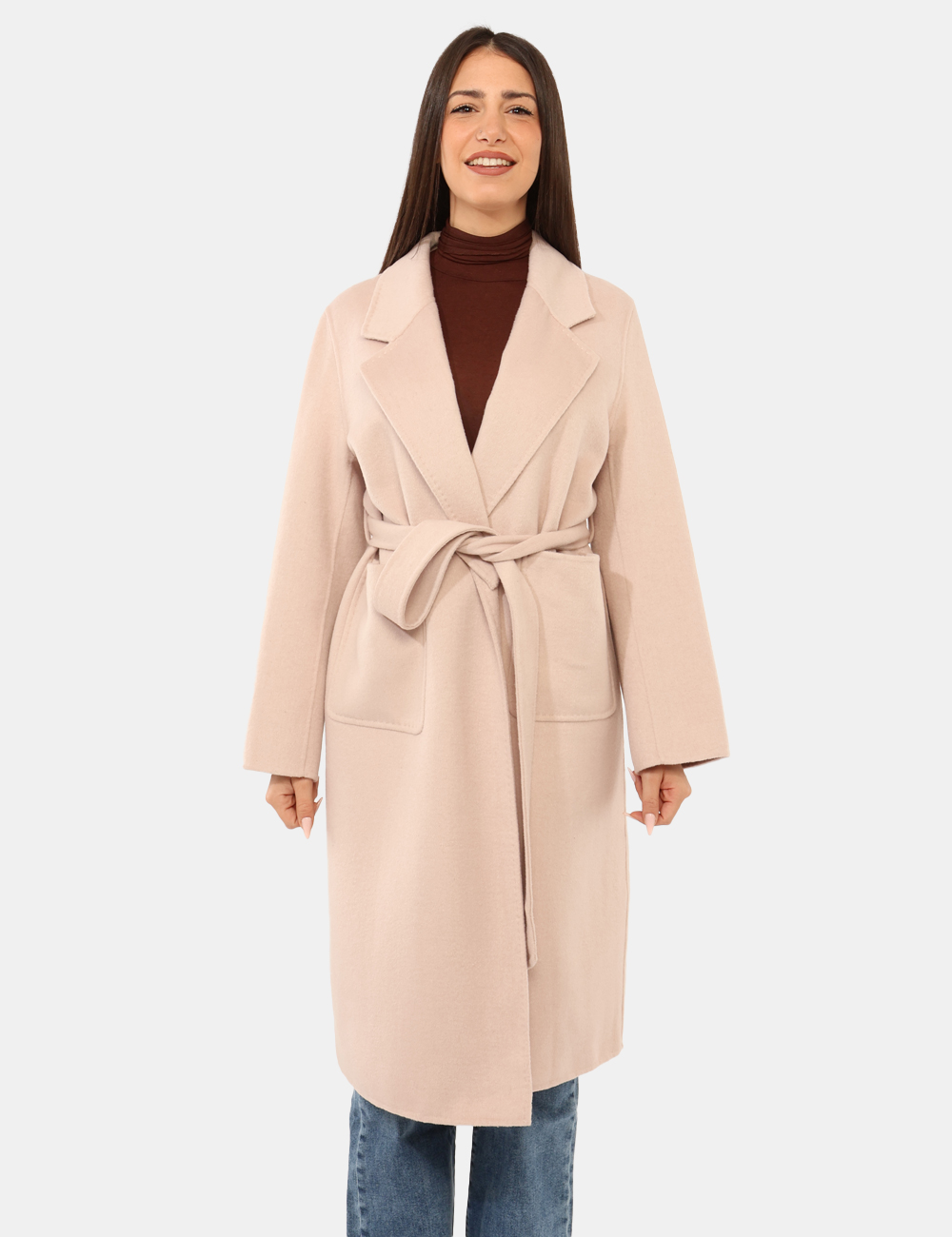 AZ-BUKEYE-OA_ROSA_AI25_6 Cappotto Rue De Clerie Rosa - Cappotto lungo in total rosa chiaro, con doppia tasca a toppa. La vestibilità è morbida e rego