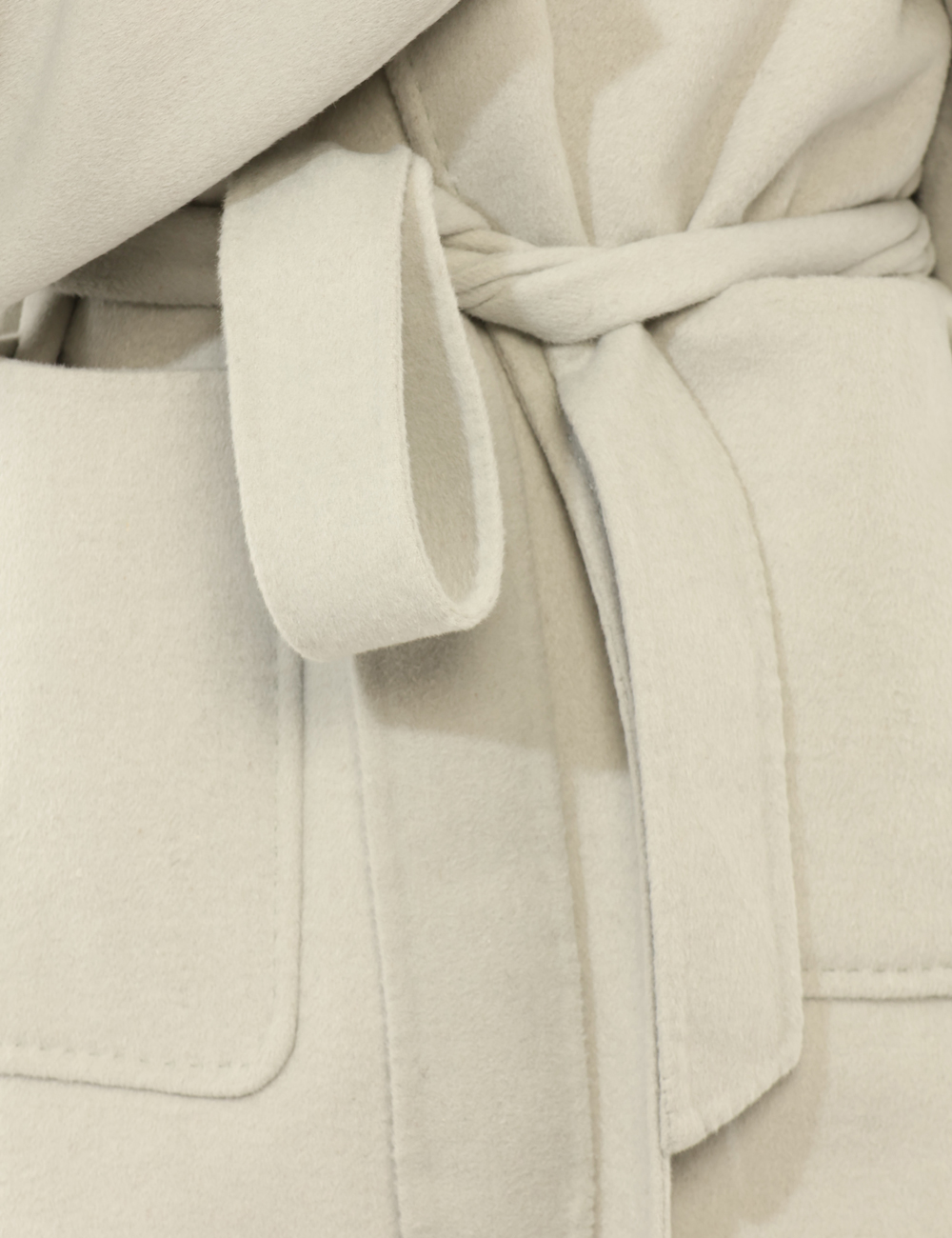 AZ-BUKEYE-OA_VERDE-ACQUA_AI25_4 Cappotto Rue De Clerie Verde - Cappotto lungo in total verde chiaro, con doppia tasca a toppa. La vestibilità è morbida e re