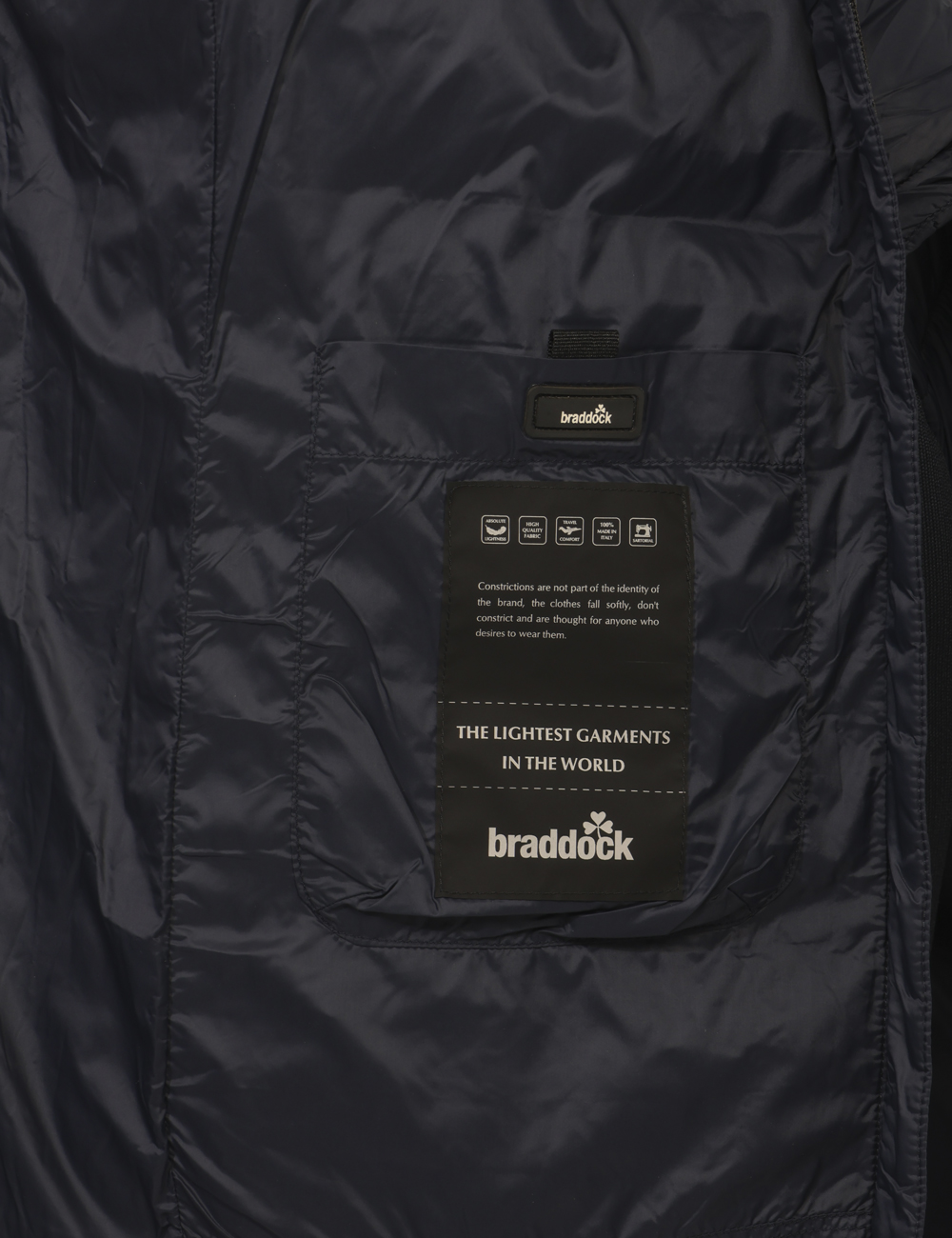 CANKA25-OA_BLU_AI25_3 Piumino Braddock Blu - Piumino con cappuccio in total blu e maniche in tessuto, più tasche a taglio trasversale. La vestibil