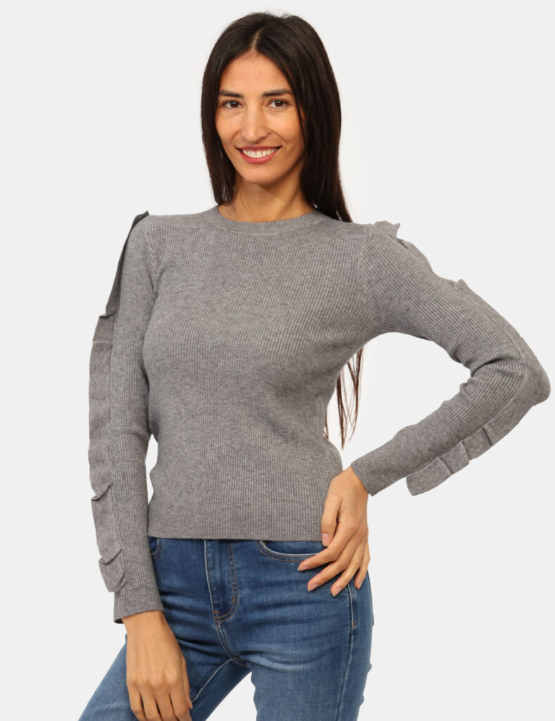 Maglione Materica Grigio - Maglione costina con girocollo classico, in total grigio e frill in tinta applicato sulle maniche