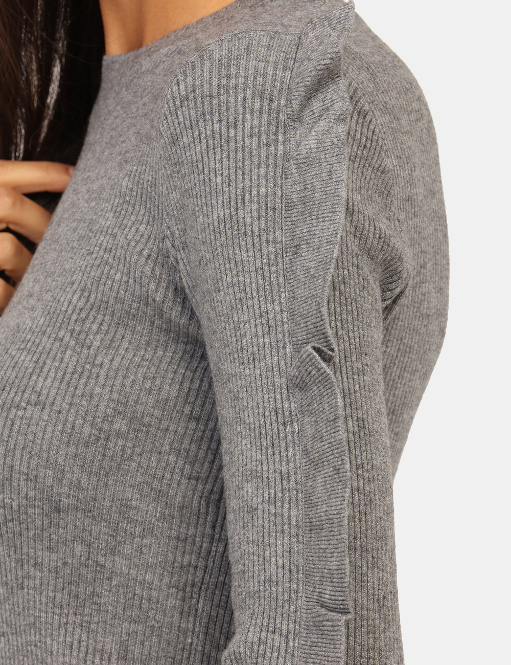 D018-OA_GRIGIO_AI25_5 Maglione Materica Grigio - Maglione costina con girocollo classico, in total grigio e frill in tinta applicato sulle maniche