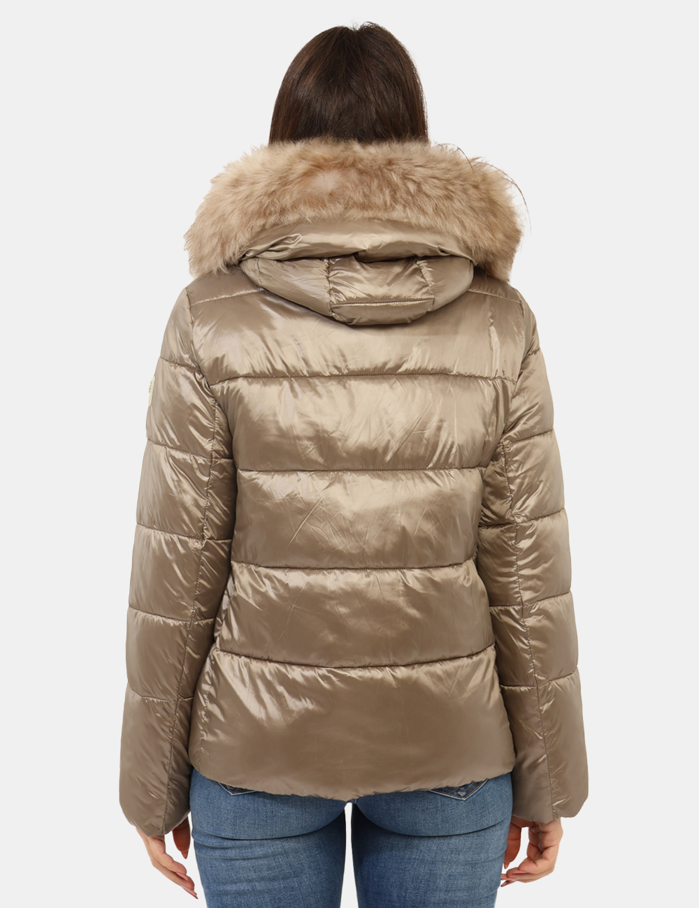 G224015WFUR-OA_LOAK_AI25_2 Piumino Canadian Oro - Piumino corto in total oro, con cappuccio non removibile evidenziato da fake fur. Presenti tasche a t