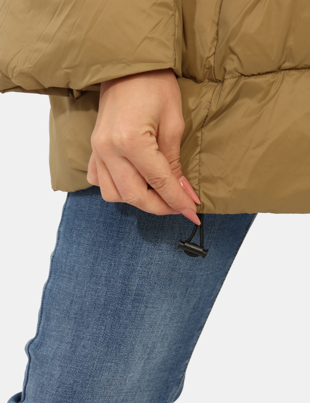 G224104W-OA_DRHB_AI25_4 Piumino Canadian Verde - Piumino lungo fino a metà gamba, in total verde scuro con cappuccio non removibile ed interno bianc