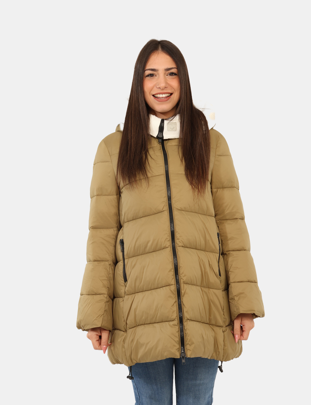 G224104W-OA_DRHB_AI25_7 Piumino Canadian Verde - Piumino lungo fino a metà gamba, in total verde scuro con cappuccio non removibile ed interno bianc