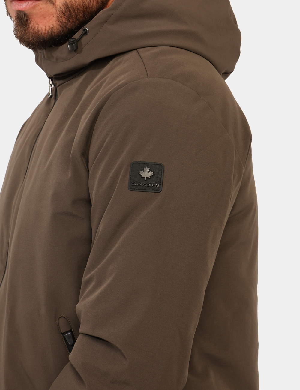 G224390-OA_BKOL_AI25_7 Giacca Canadian Verde - Giacca con cappuccio non removibile, in total verde militare, con tasche a taglio trasversale ed int