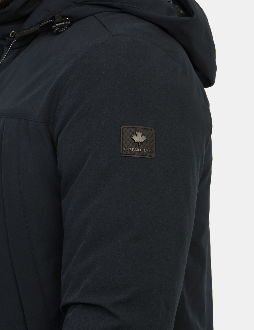 G224394-OA_DKNAV_AI25_7 Giacca Canadian Blu - Giacca con cappuccio non removibile, in total blu navy, con tasche a taglio trasversale ed interno in