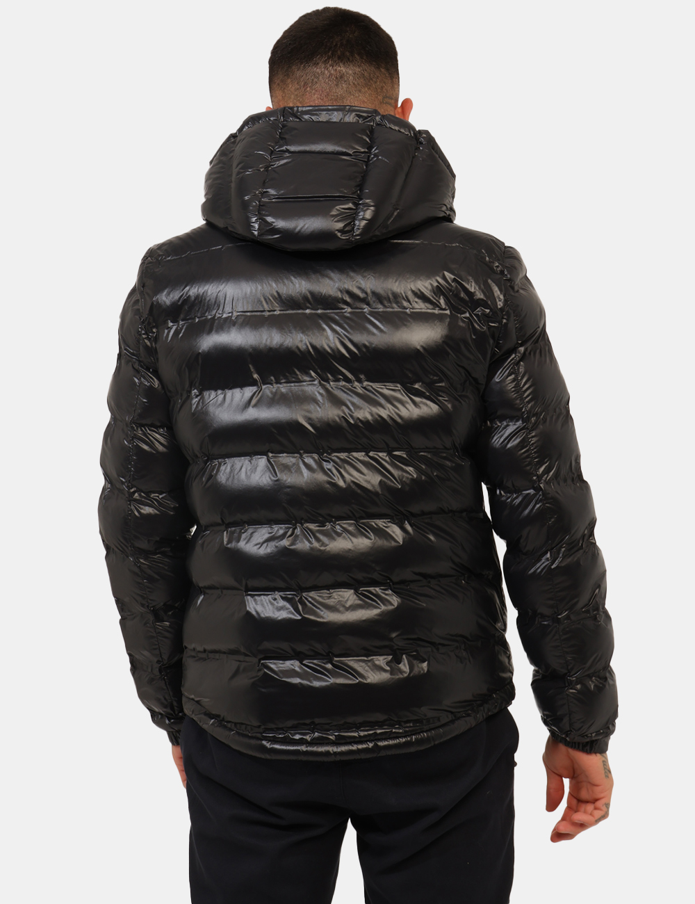 J823-B400-OA_NERO_AI25_2 Piumino Yes Zee Nero - Piumino con cappuccio removibile, in total nero lucido ed interno grigio, più tasche a taglio trasver