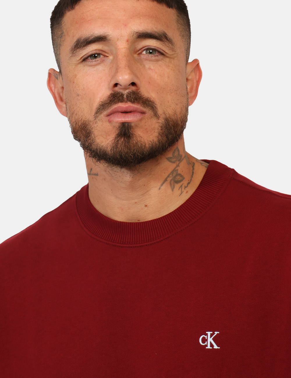 LV04RC296G-OA_WCV_AI25_3 Felpa Calvin Klein Bordeaux - Felpa classica garzata, in total bordeaux con logo brand ricamato bianco. La vestibilità è mor