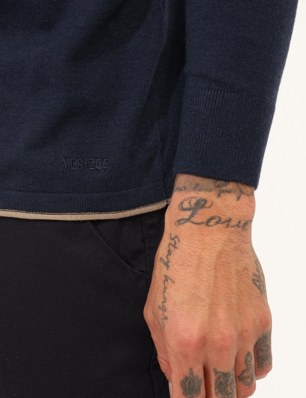 M860-HL00-OA_BLU_AI25_4 M860-HL00-OA_BLU_AI25