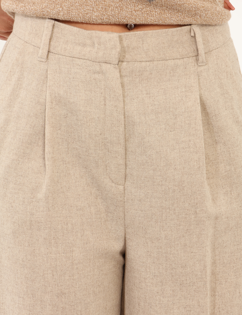 ODILIA-2525136102-SA_BIANCO-SPORCO_AI25_3 Pantaloni Emme Marella Beige - Pantaloni larghi in misto lana total beige, con tasche a taglio trasversale. La vestibilità è
