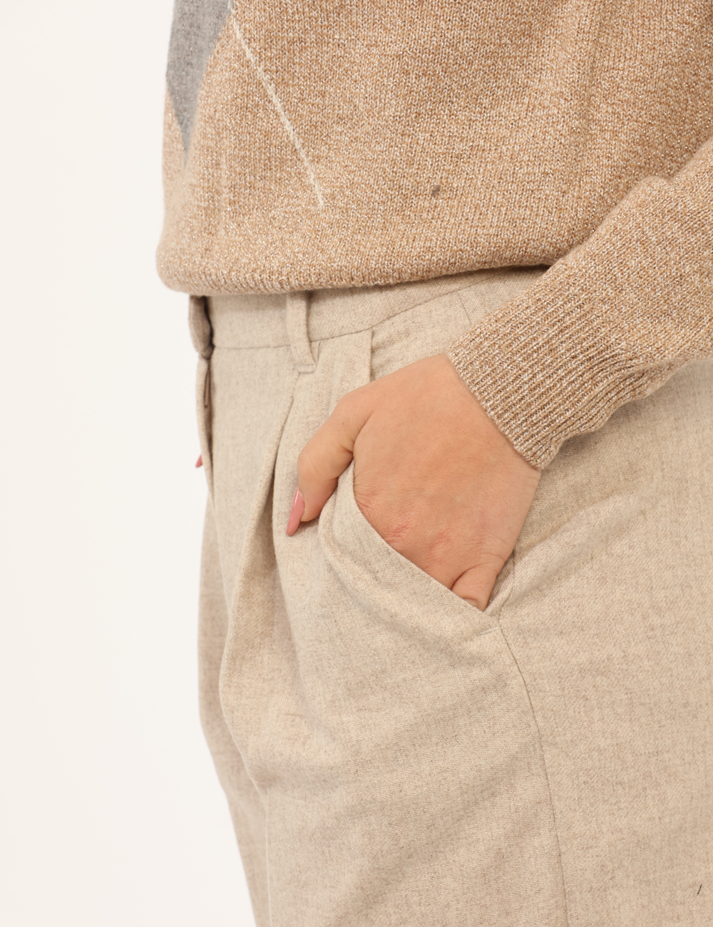 ODILIA-2525136102-SA_BIANCO-SPORCO_AI25_5 Pantaloni Emme Marella Beige - Pantaloni larghi in misto lana total beige, con tasche a taglio trasversale. La vestibilità è