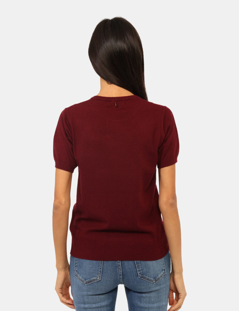 Maglia a maniche corte Rue De Clerie Bordeaux - Maglia a maniche corte in total bordeaux con girocollo classico. La vestibil