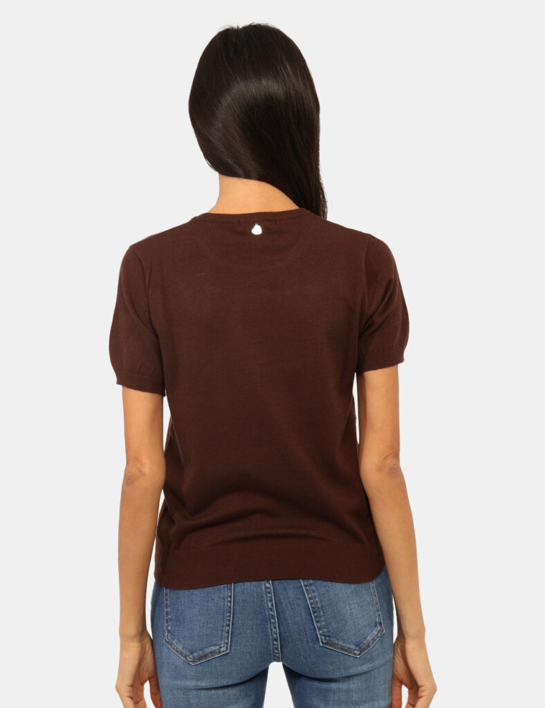 Maglia a maniche corte Rue De Clerie Marrone - Maglia a maniche corte in total marrone cacao con girocollo classico. La vest