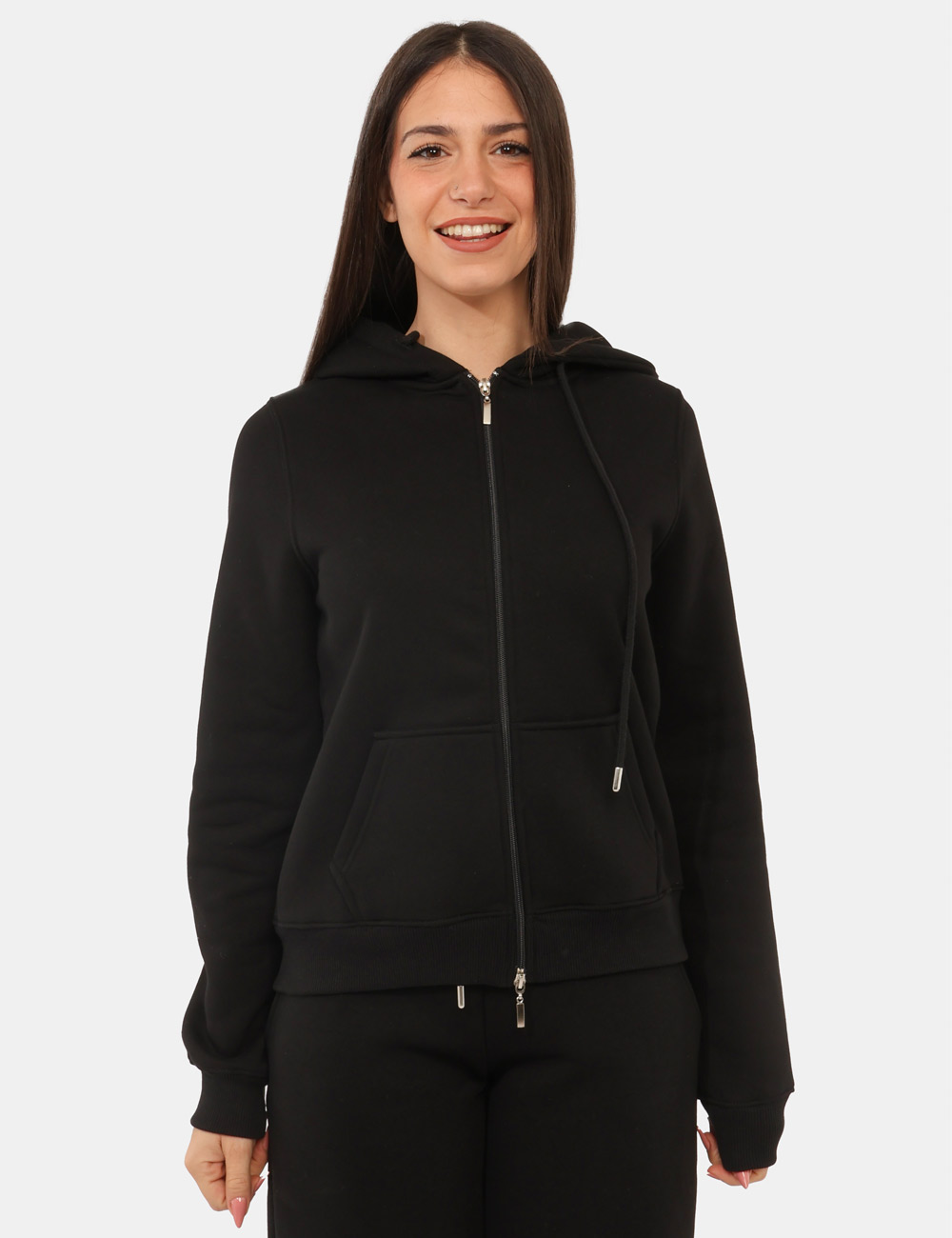 SLI5FP000068D-OA_NERO_AI25_6 Felpa Concept83 Nero - Felpa con cappuccio ed interno felpato, in total nero con tasche a taglio trasversale. La vestibilità