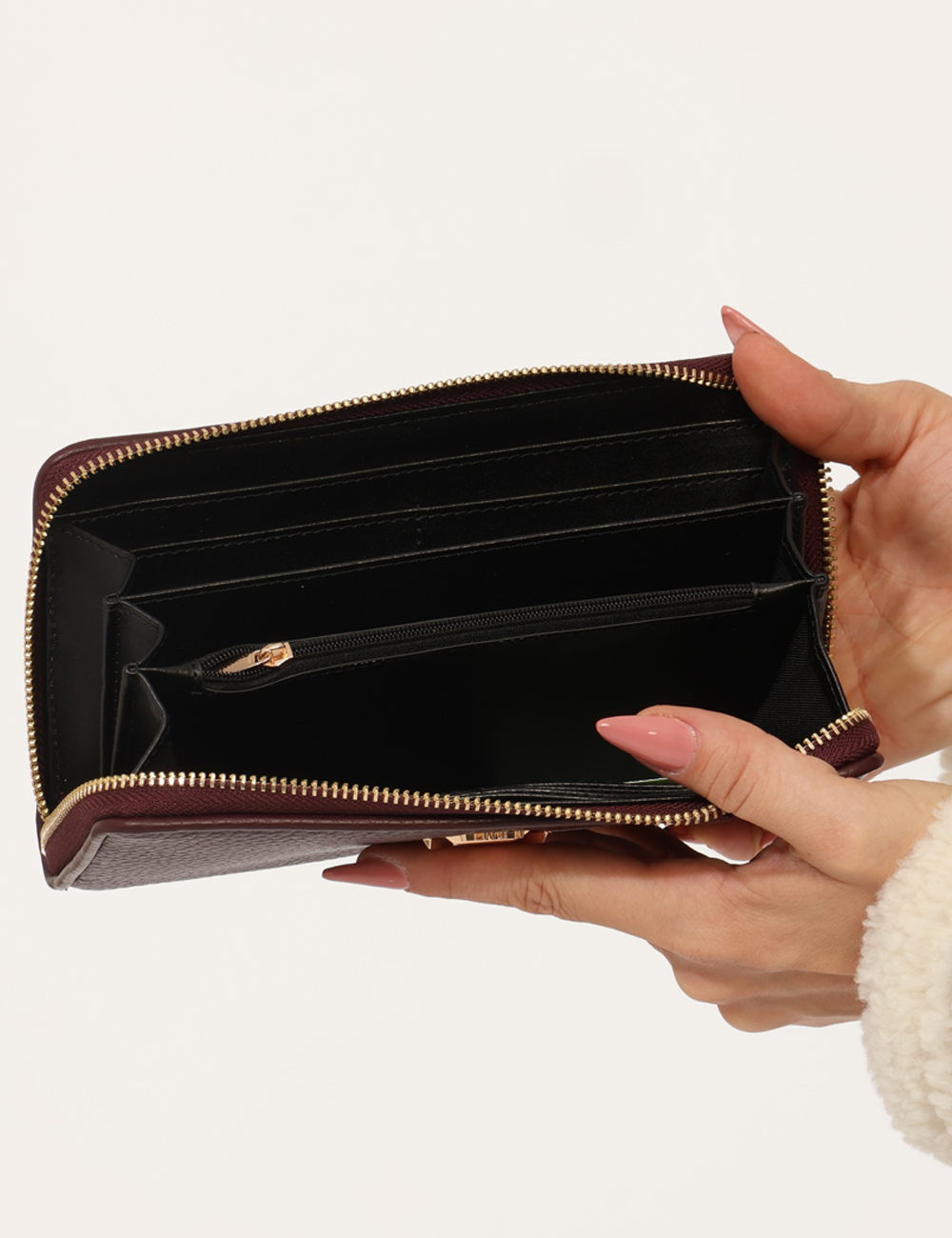 V5AI-12312-ME-CA_BORDEAUX_AI25_2 Portafoglio Gaudi Bordeaux - L’articolo appartiene al campionario esclusivo di stagione: pezzo unico.Cod. art. V5AI 12312 ME