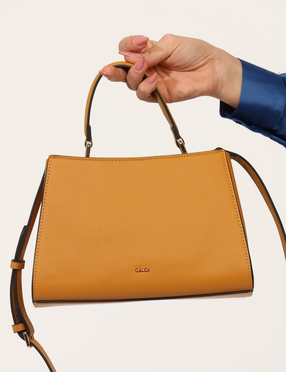 V5AI-12321-ME-CA_GIALLO_AI25_5 Borsa Gaudi Giallo - L’articolo appartiene al campionario esclusivo di stagione: pezzo unico.Cod. art. V5AI 12321 ME CAVi ri