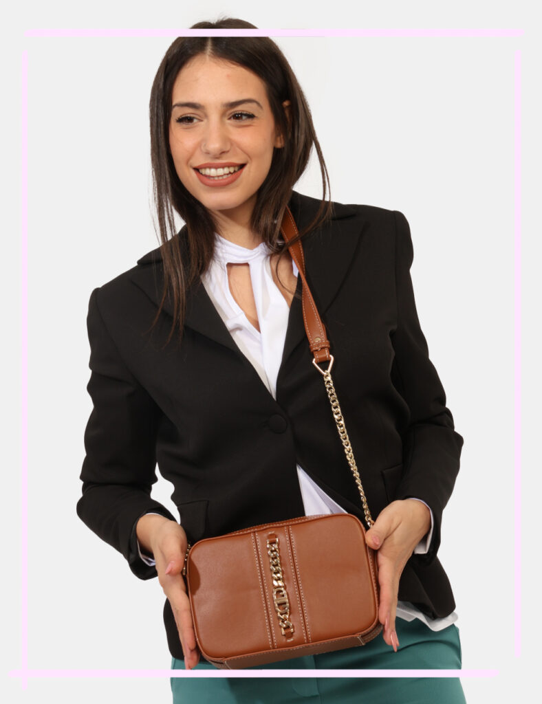 Borsa Gaudi Marrone - L’articolo appartiene al campionario esclusivo di stagione: pezzo unico.Cod. art. V5AI 12334 ME CAVi r