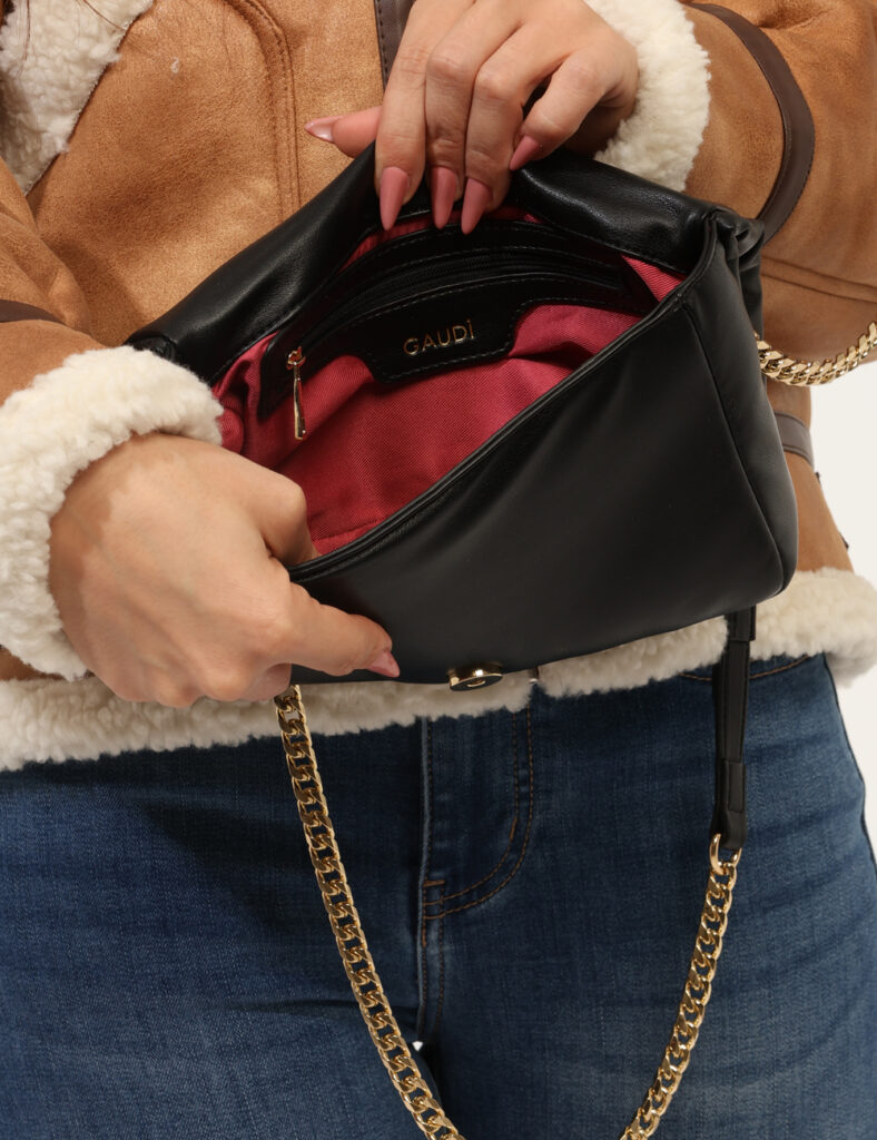 Borsa Gaudi Nero - L’articolo appartiene al campionario esclusivo di stagione: pezzo unico.Cod. art. V5AI 12352 ME CAVi rico