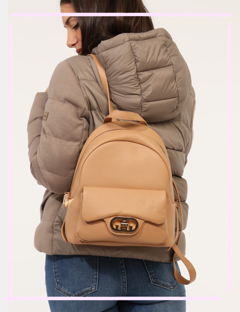 Zaino Gaudi Beige - L’articolo appartiene al campionario esclusivo di stagione: pezzo unico.Cod. art. V5AI 12361 ME CAVi ric