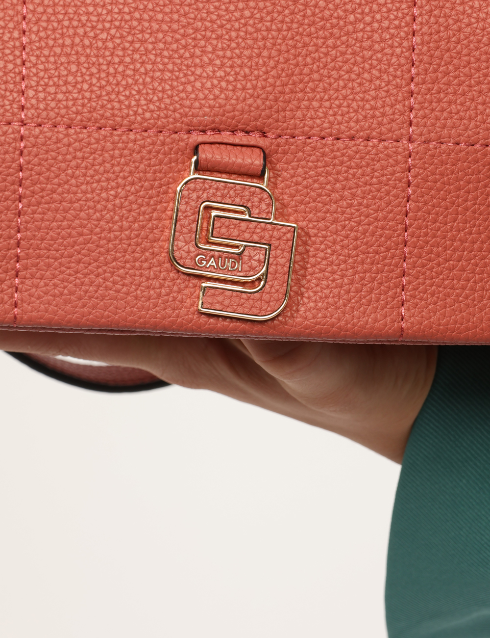 V5AI-12430-ME-CA_ROSA_AI25_4 Borsa Gaudi Rosa - L’articolo appartiene al campionario esclusivo di stagione: pezzo unico.Cod. art. V5AI 12430 ME CAVi rico