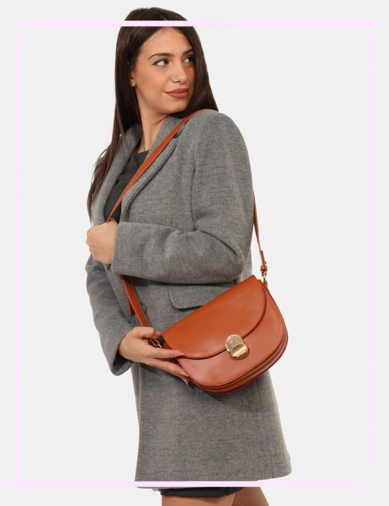 Borsa Gaudi Marrone - L’articolo appartiene al campionario esclusivo di stagione: pezzo unico.Cod. art. V5AI 12460 ME CAVi r