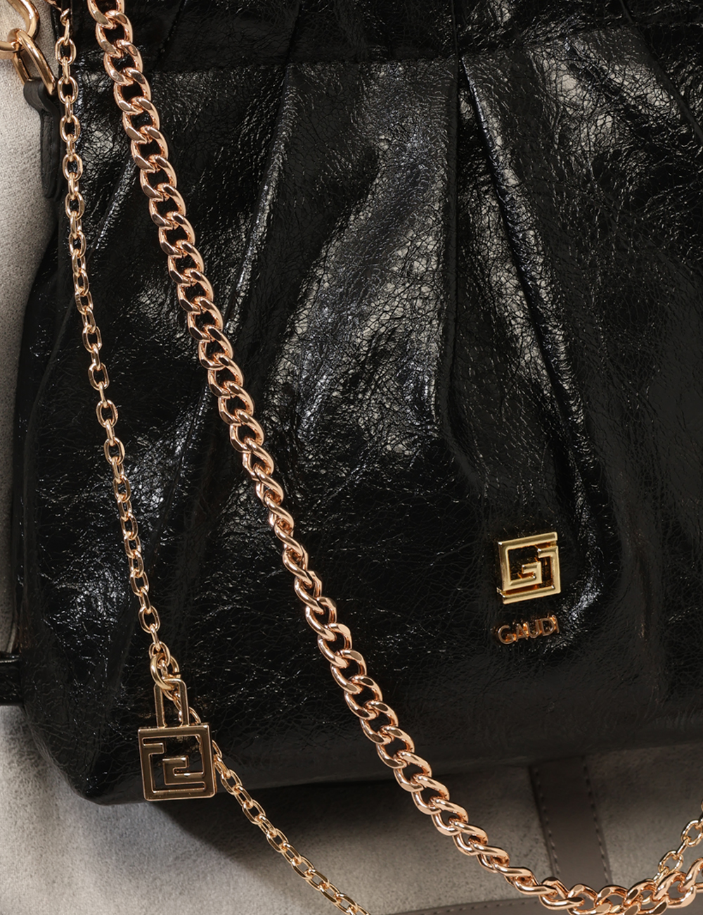 V5AI-12491-ME-CA_NERO_AI25_4 Borsa Gaudi Nero - L’articolo appartiene al campionario esclusivo di stagione: pezzo unico.Cod. art. V5AI 12491 ME CAVi rico