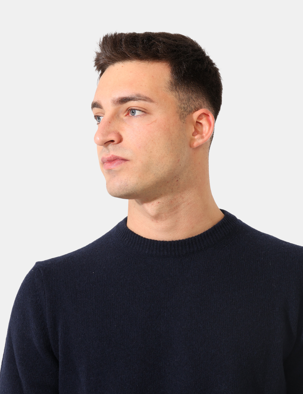 20503970-SA_BLU-NAVY_AI25_4 Maglione Prj22. Blu - Maglione con girocollo classico, in total blu navy scuro e misto lana. La vestibilità è morbida e rego