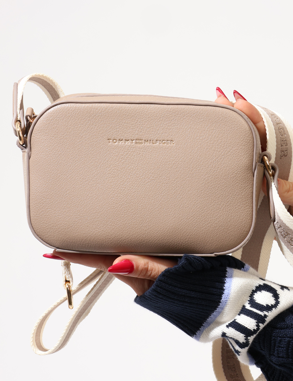 AW0AW17450-SA_COASTAL-TAUPE_AI25_3 AW0AW17450-SA_COASTAL-TAUPE_AI25