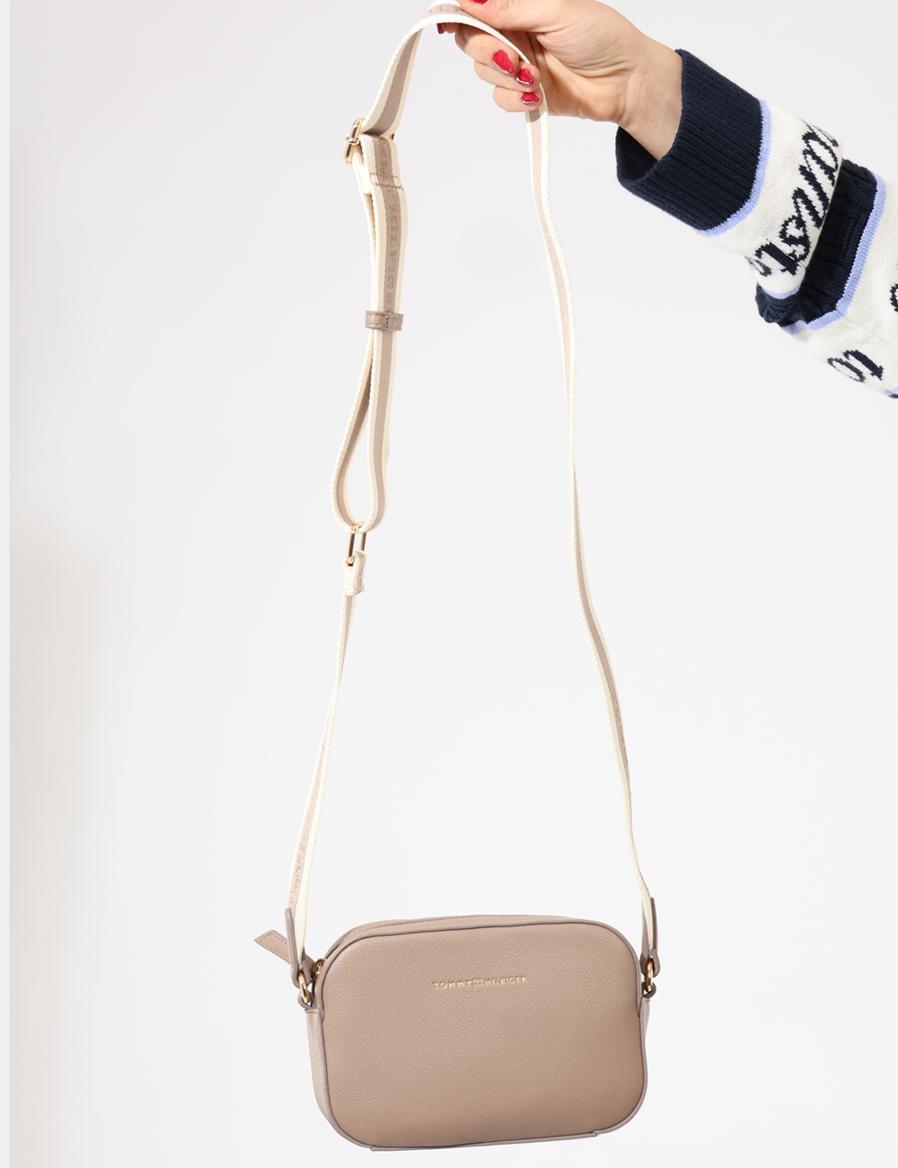 AW0AW17450-SA_COASTAL-TAUPE_AI25_6 AW0AW17450-SA_COASTAL-TAUPE_AI25