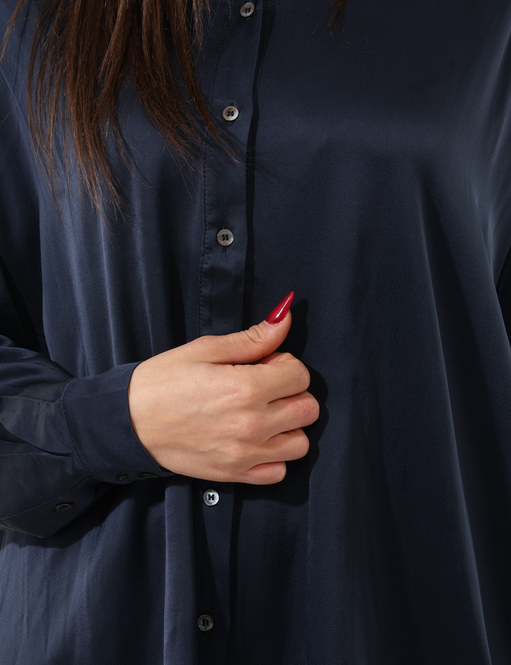 DC4851-SA_NIGHT_AI25_3 Camicia Ottod'Ame Blu - Camicia morbida, piu lunga sul retro con bottoni tono su tono.Cod. art. DC4851 SAVi ricordiamo che t