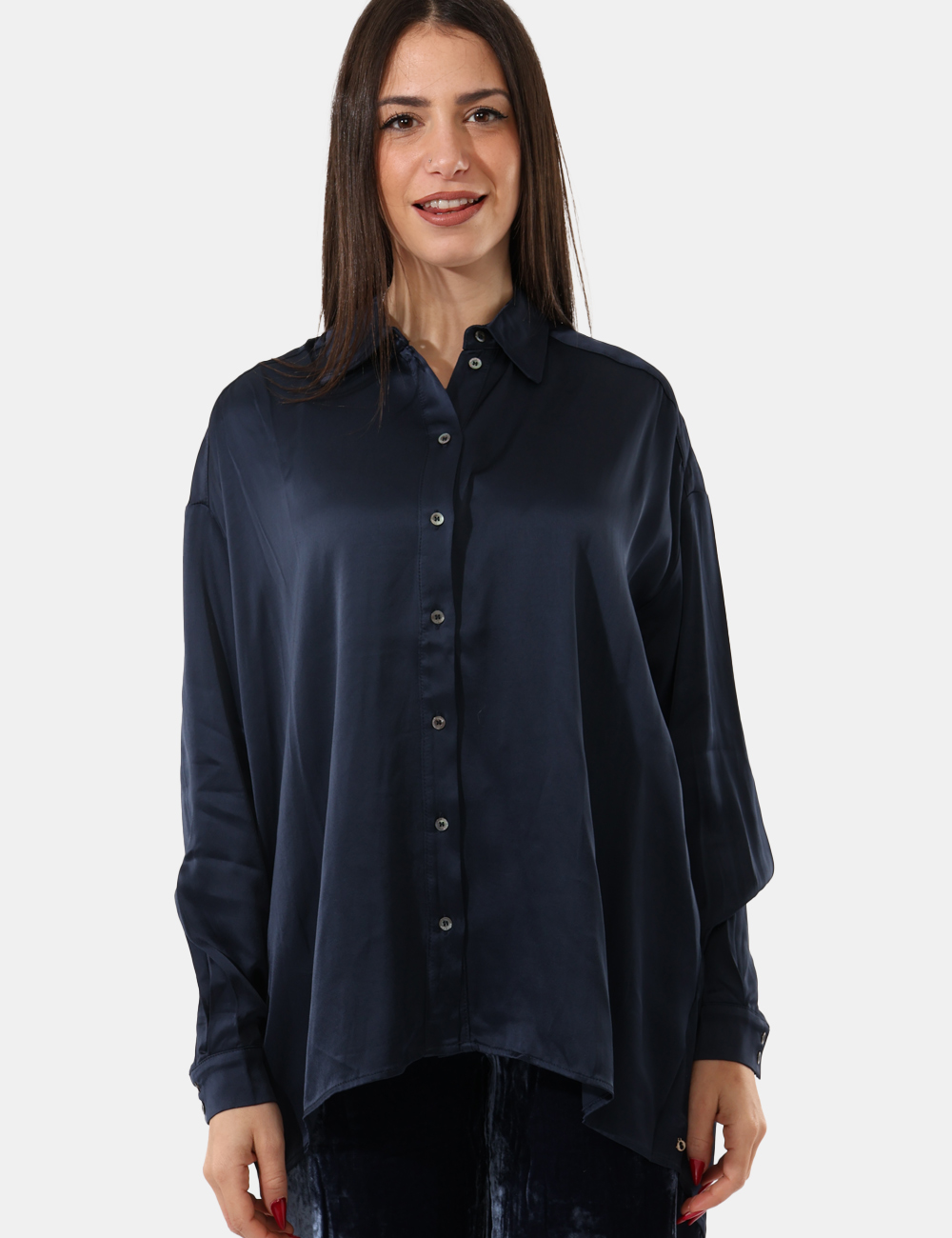 DC4851-SA_NIGHT_AI25_6 Camicia Ottod'Ame Blu - Camicia morbida, piu lunga sul retro con bottoni tono su tono.Cod. art. DC4851 SAVi ricordiamo che t