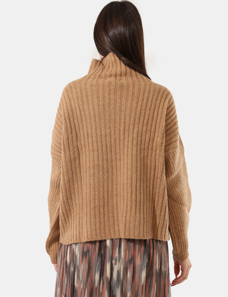 Maglione Ottod'Ame Beige - Maglione a collo alto a costa largaCod. art. DK8004 SAVi ricordiamo che tutti i nostri articoli