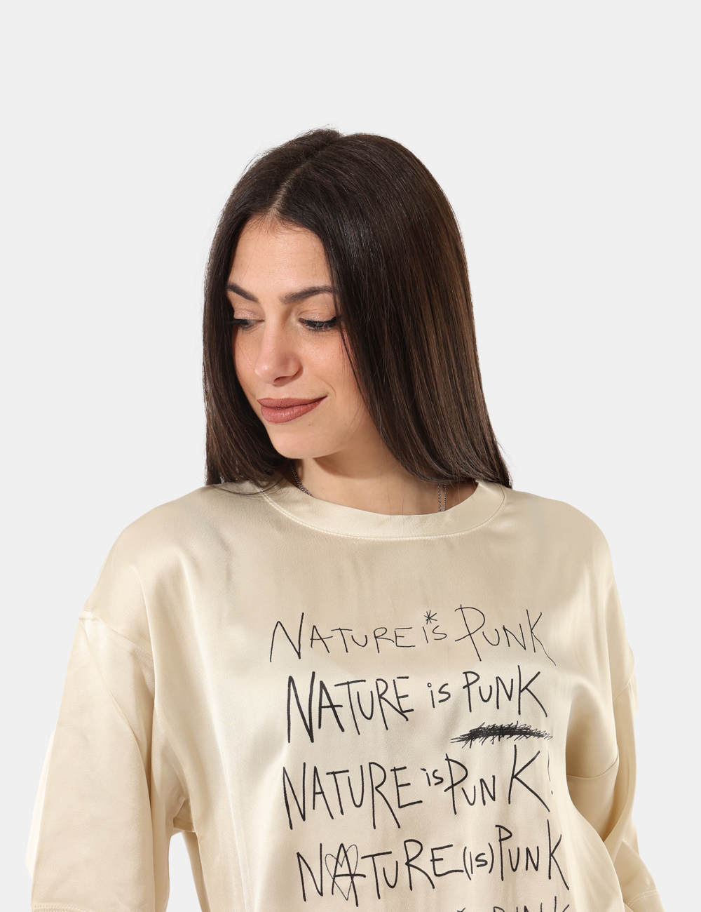 DM7974-SA_VAR-UNICA_AI25_3 T-shirt Ottod'Ame Beige - T-shirt giroccollo morbida, con scritte a contrasto.Cod. art. DM7974 SAVi ricordiamo che tutti i n