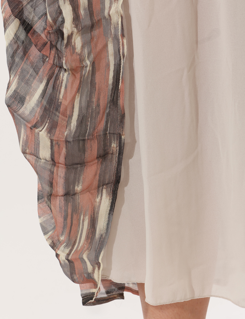 DN6075-SA_GREY-NUDE_AI25_4 Gonna Ottod'Ame Fantasia - Gonna midi in fantasia con coulisse ed elastico, con balza sul fondo.Cod. art. DN6075 SAVi ricord