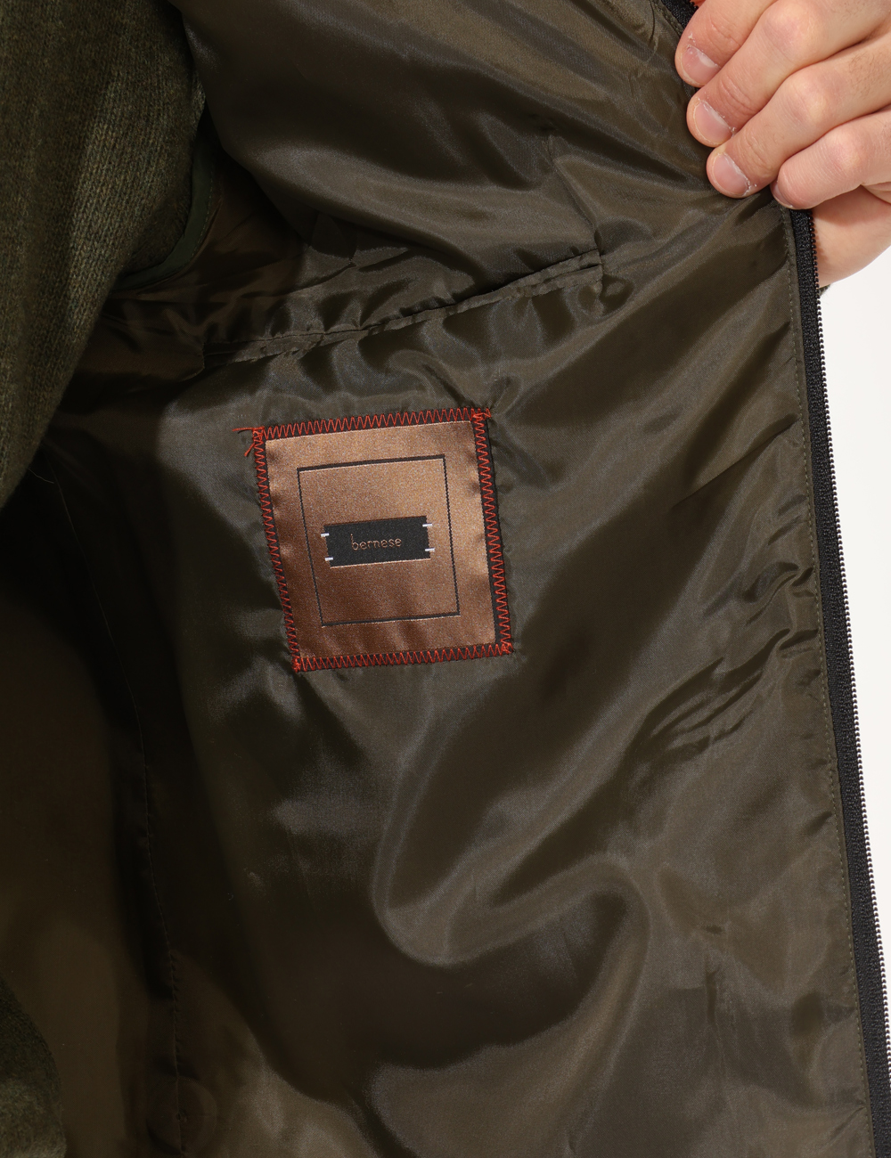 GL08BAI24-TEX126P-SA_VERDE_AI25_4 Piumino smanicato Bernese Verde - Piumino smanicato trapuntato in total verde militare, con tasche a taglio trasversale più