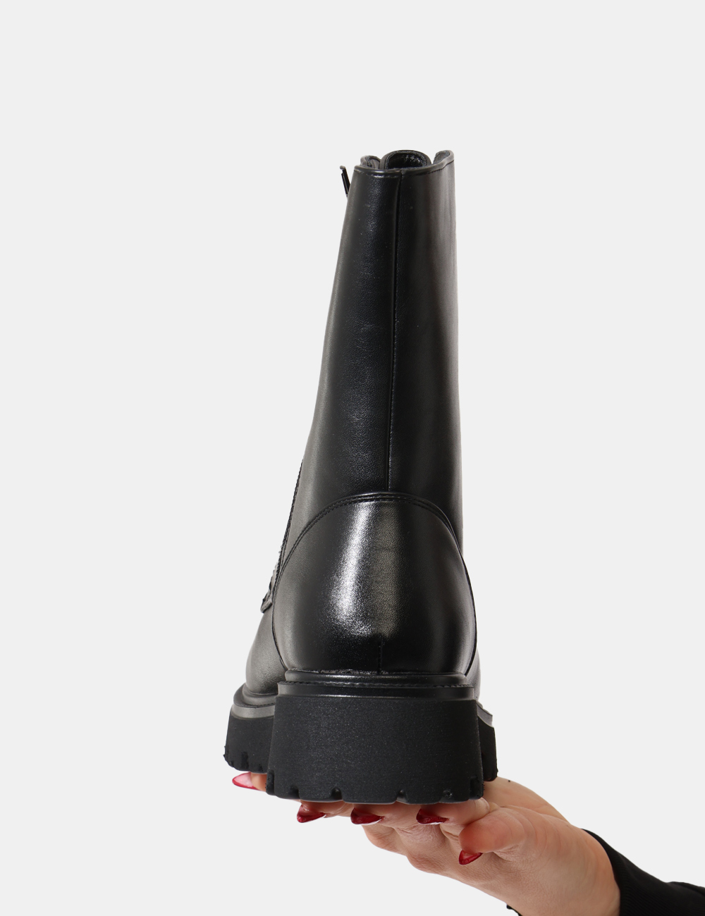 K-11462-OA_BLACK_AI25_3 Stivaletti Keys Nero - Stivaletti in cuoio total nero, con lacci coordinati. La calzata è pratica grazie a zip laterale e co