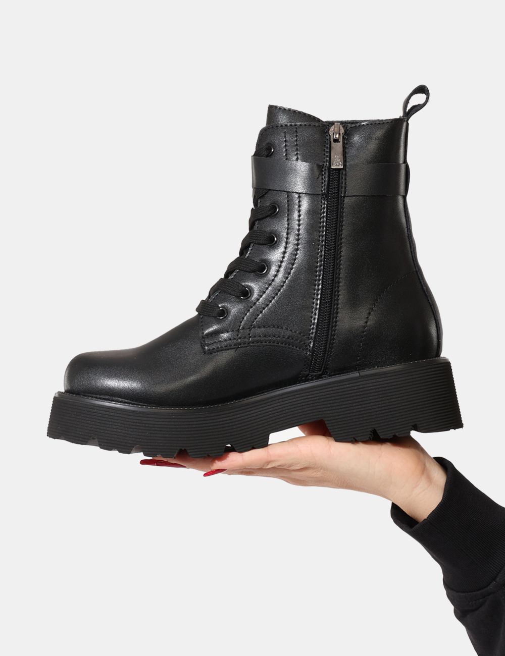 PJ888-SA_NERO-CDF-VITELLO_AI25_3 Stivaletti Patrizia Pepe Nero - Stivaletti in cuoio total nero, con lacci coordinati più fibia. La calzata è pratica grazie