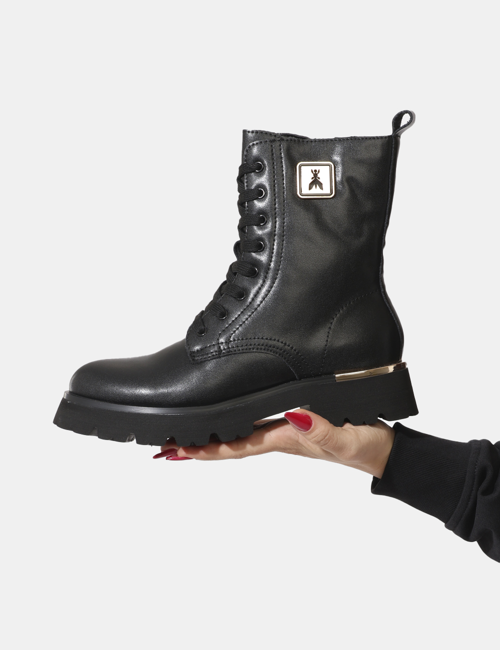 PJ894-SA_NERO-PLATINO-ECOVITELLO_AI25_5 Stivaletti Patrizia Pepe Nero - Stivaletti in cuoio total nero, con lacci coordinati più targhetta logo brand. La calzata è