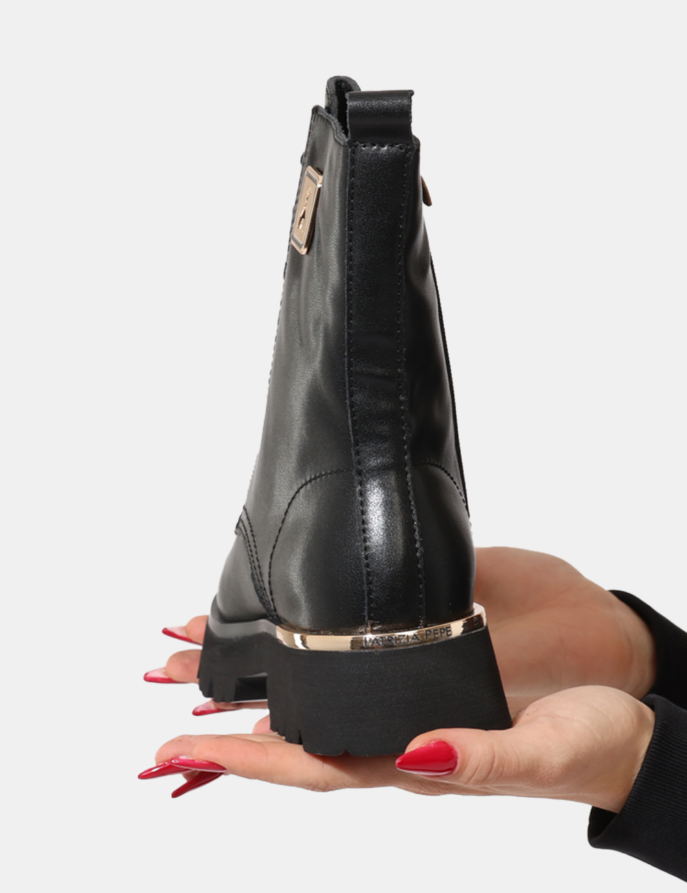 PJ894-SA_NERO-PLATINO-ECOVITELLO_AI25_6 Stivaletti Patrizia Pepe Nero - Stivaletti in cuoio total nero, con lacci coordinati più targhetta logo brand. La calzata è
