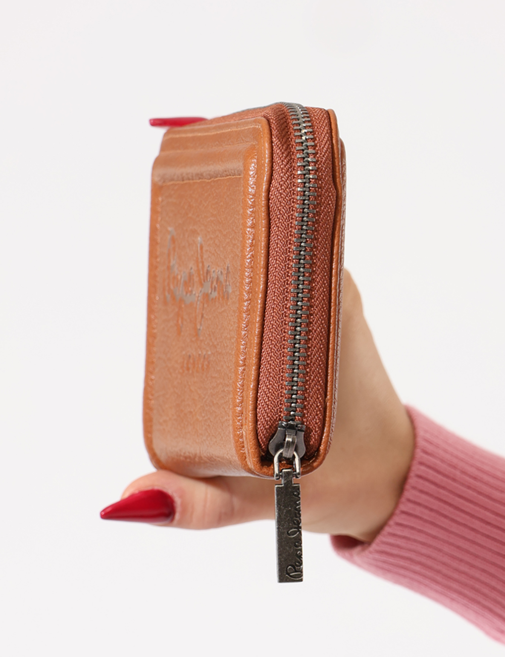 PL0700001-OA_TAN-BROWN-869_AI25_5 Portafogli Pepe Jeans Marrone - Portafogli total marrone con logo brand sagomato, unico scompartimento, chiusura a zip e tas